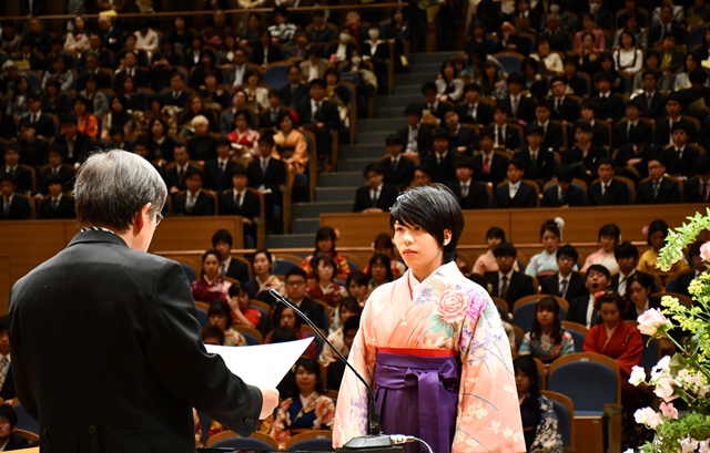 学長奨励賞を受賞した松本さん