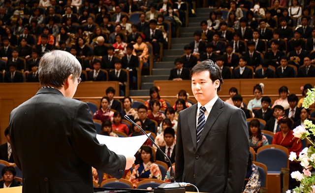 学長奨励賞を受賞した上村さん