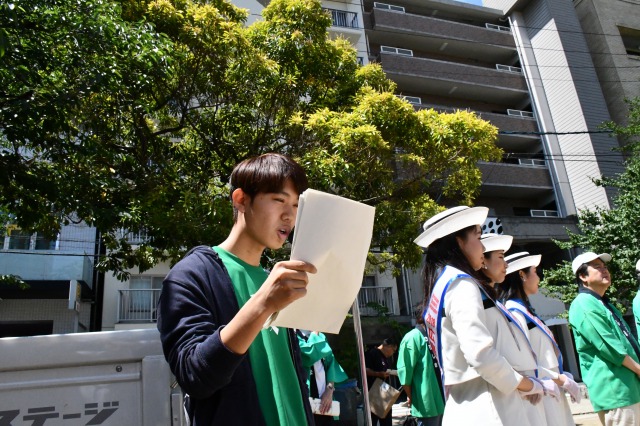 司会をするねっこ広島の学生