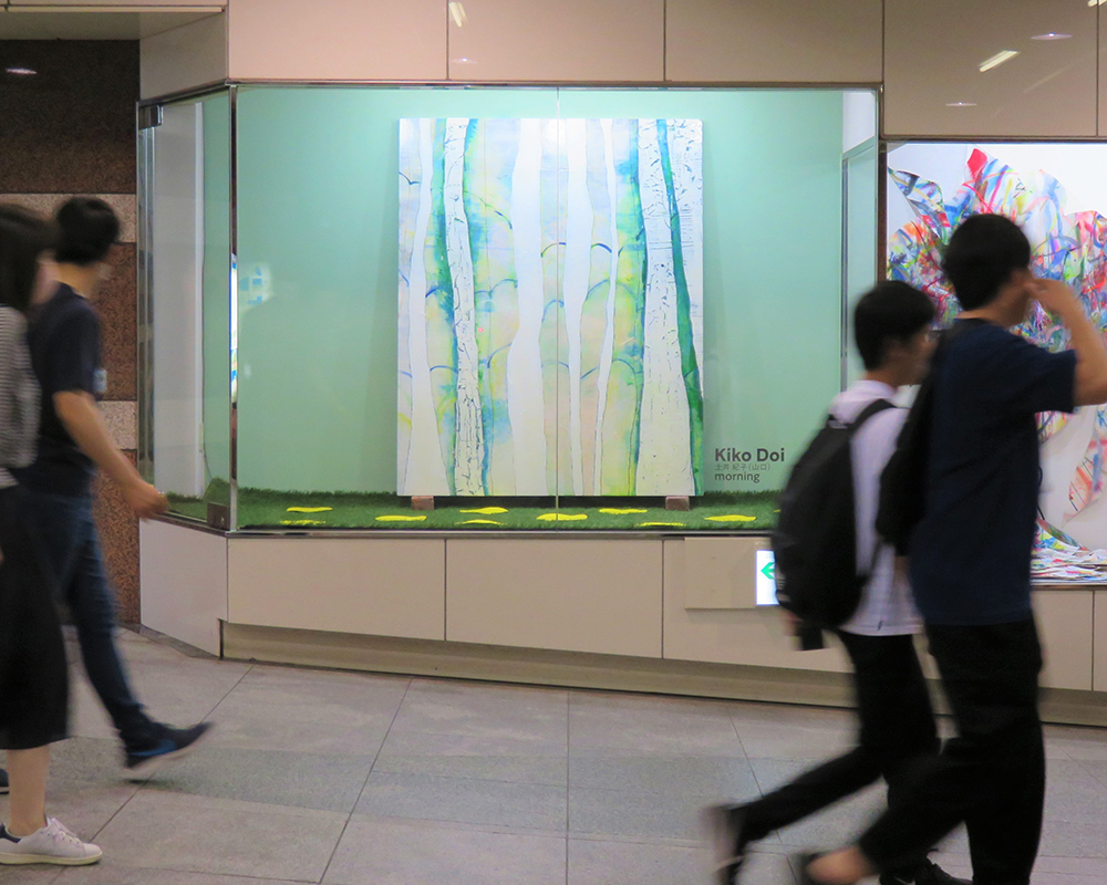 岡山駅南地下道での展示風景