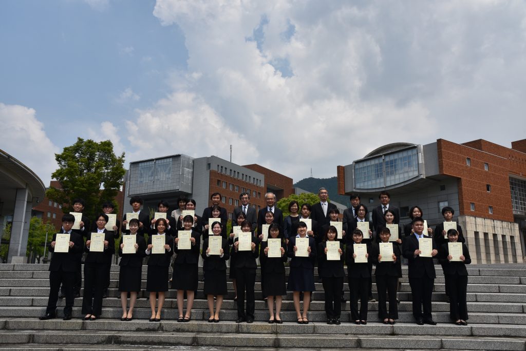 2022年度特待生の表彰式を行いました（8月1日更新）｜お知らせ｜広島市立大学