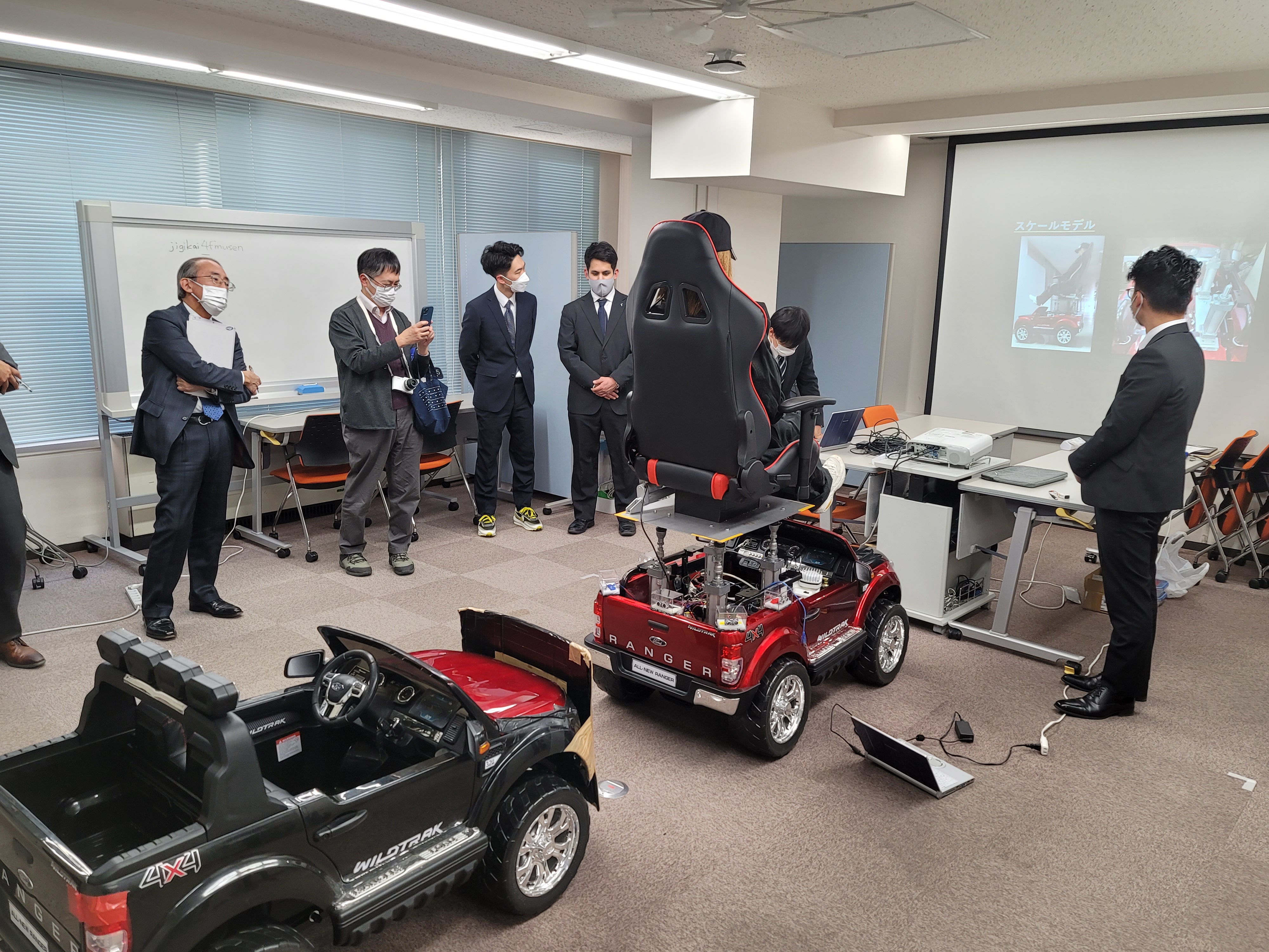 情報科学研究科と情報科学部の学生らが2023年学生安全技術