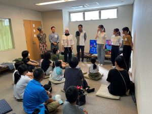 イベントの内容を紹介している様子