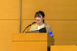 司会は国際学部2年木村美優さん