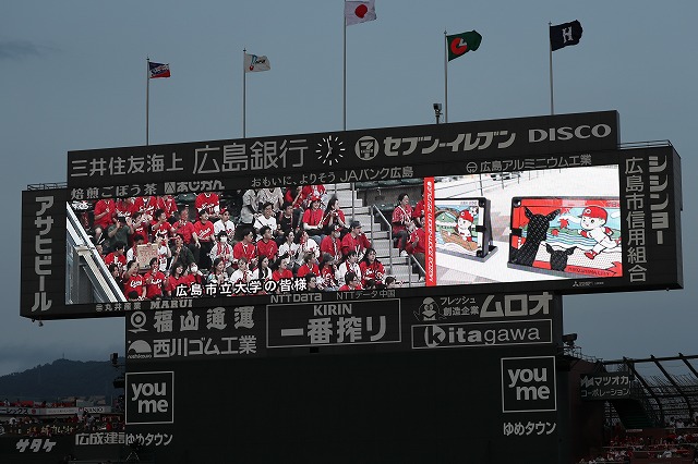 カープ観戦（スクリーン）