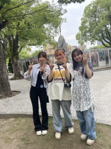折り鶴メンバー3人集合写真（市大生チャレンジ事業）