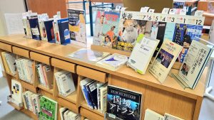 附属図書館での関連展示03
