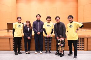 前田学長と登壇者、司会者