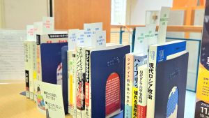 附属図書館での関連展示01