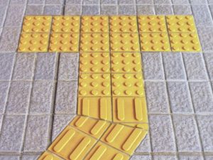 点字ブロックの写真