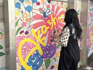 壁画完成お披露目会の様子