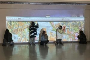 壁画の下絵転写の様子